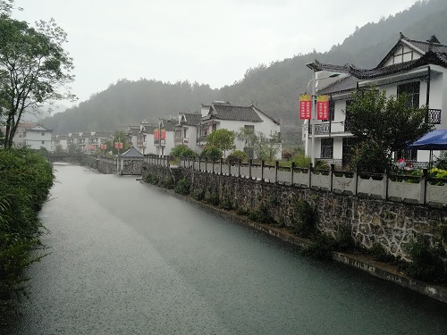 烟雨中的板寮村.jpg